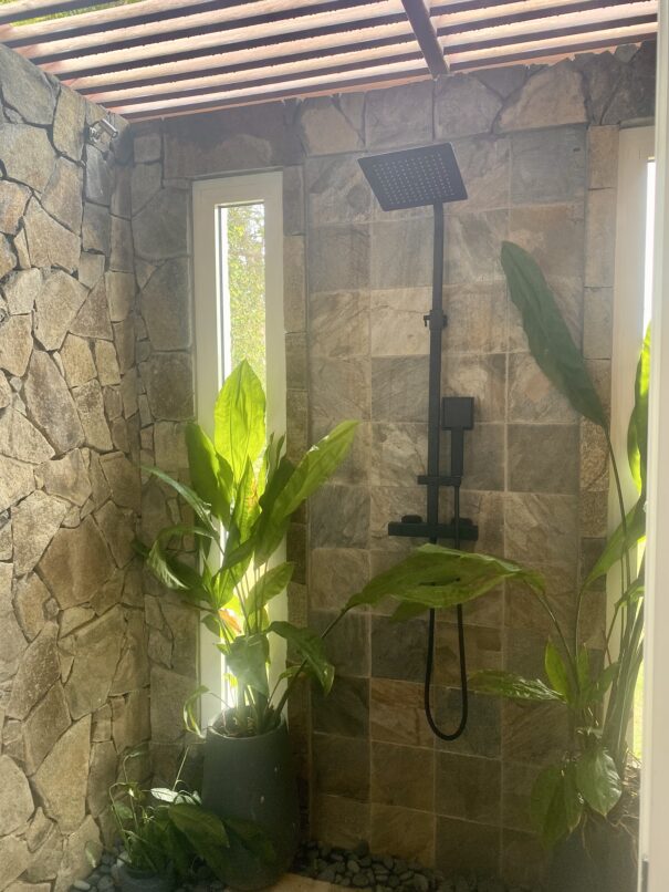 Douche tropicale extérieure