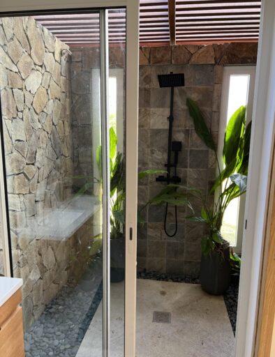 douche tropicale extérieure